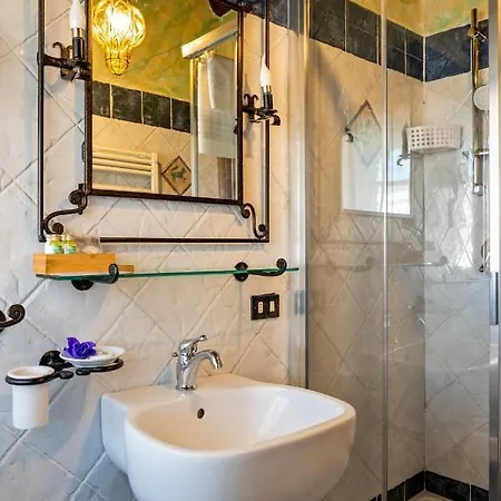 Luxury Corte Di Re Artu 2* Lucca